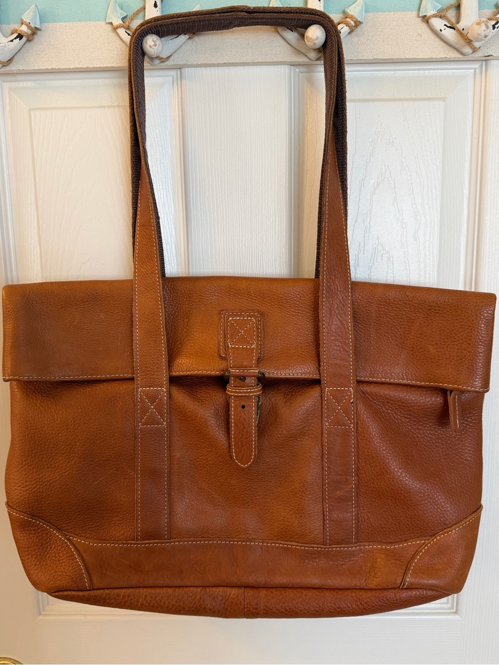 Vintage L.L. Bean pebble-grain leather tote bag features a fold-over top closure